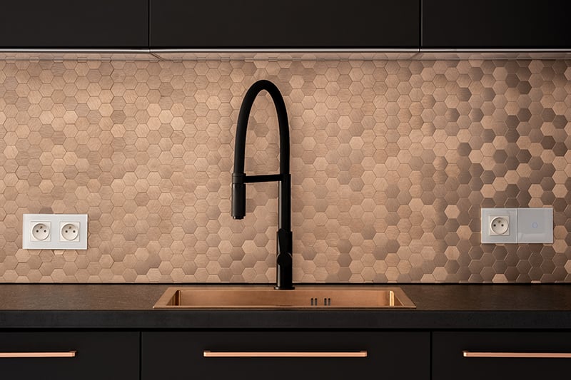Hide Your Electrical Outlets to Streamline Your Kitchen Design